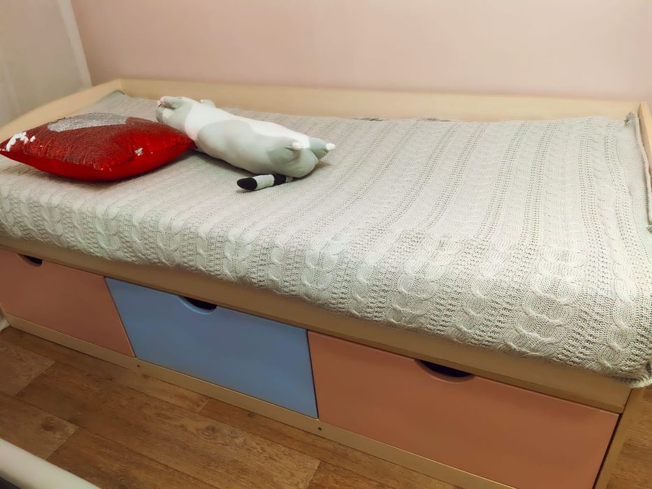 Кровать. Метр девяносто на восемдесят