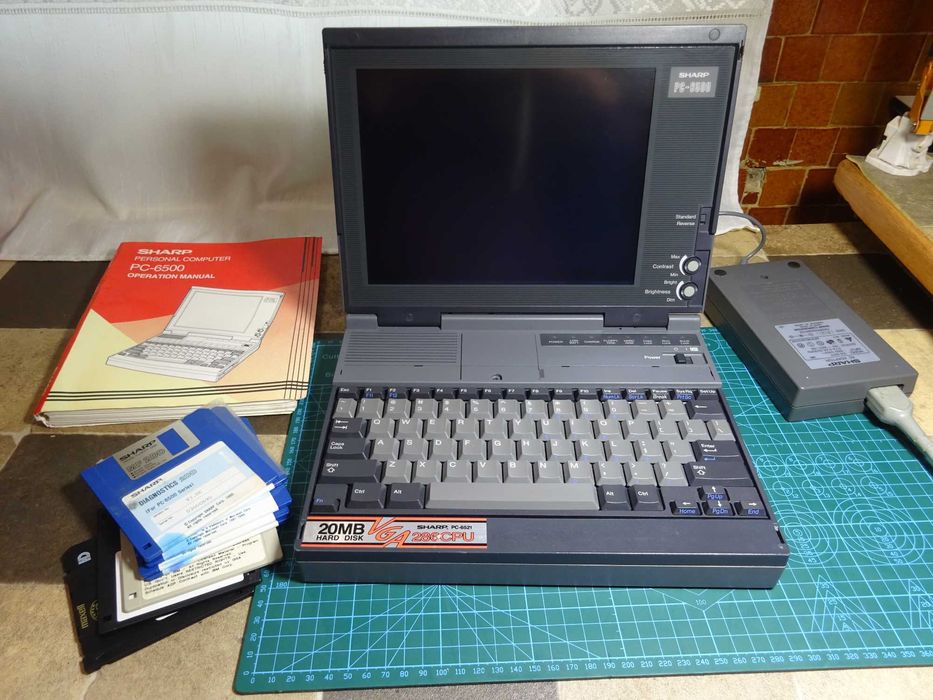 Laptop vintage Sharp PC-6500