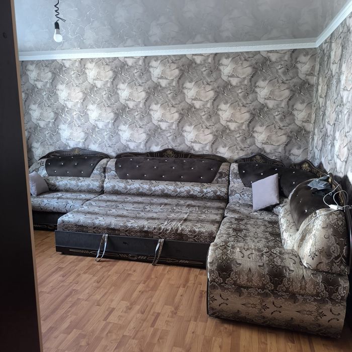 Продам большой диван.