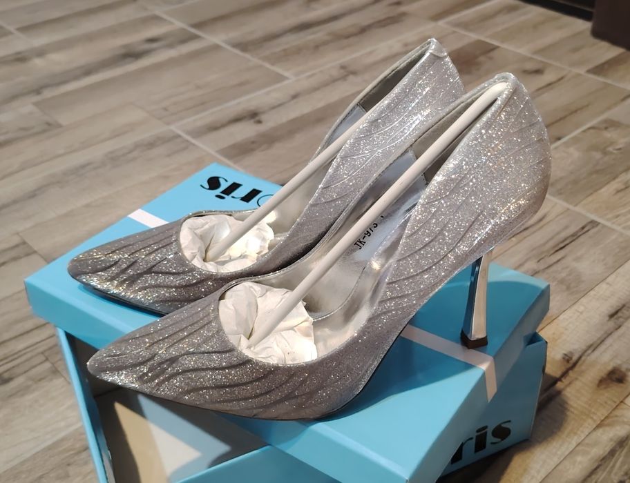 Официални сребърни обувки 39 номер- НОВИ