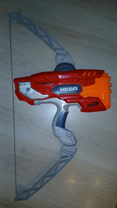 Бластер-лук Nerf MEGA Thunderbolt