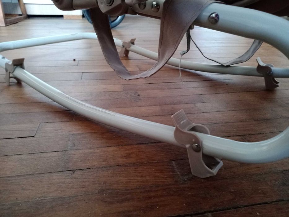 Бебешки шезлонг - люлеещ се стол - бебешка люлка