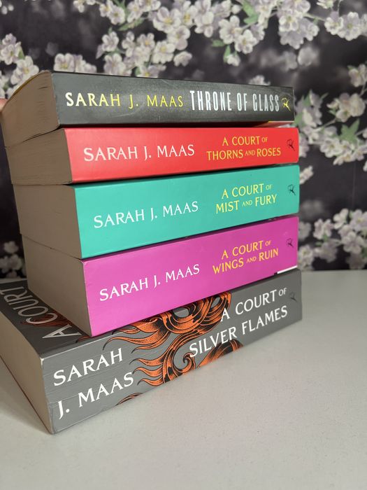 Серия книг  Sarah J. Maas