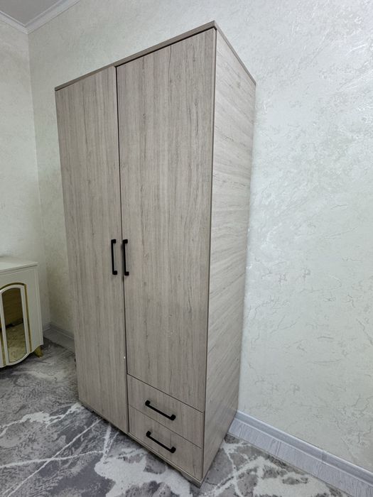 Shkaf , 2 ta krovat va tyurmo sotiladi