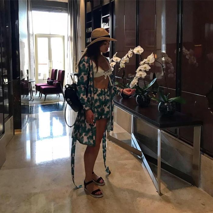 Helena fashion house сет от къси панталонки и кафтан с колан и лента  Cliche