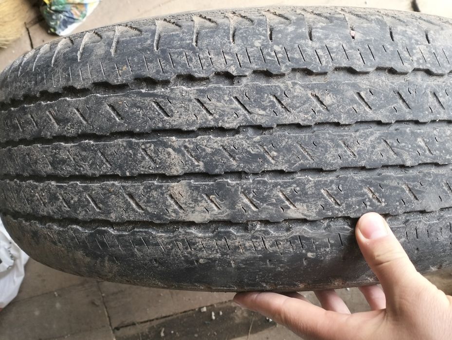 Продам шины б/у 225/65 R17