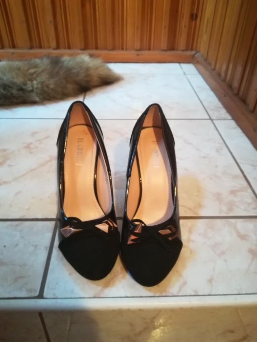 Pantofi noi