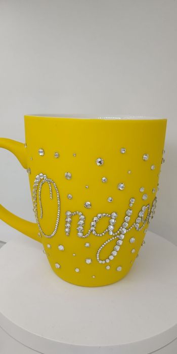 Кружка с надписью стразами "Onajon"