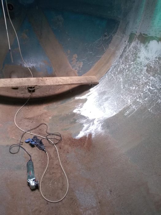 Reparatii fibra de sticla. Auto, bazine, containere, etc.