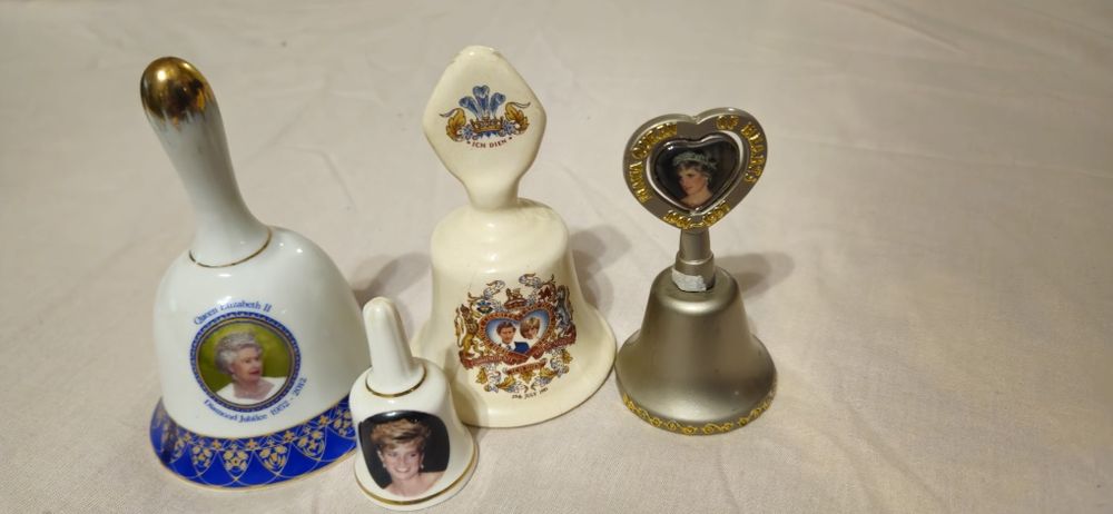 Vand colectie de clopoti ornamentali+turistici,din ceramica. 8 poze