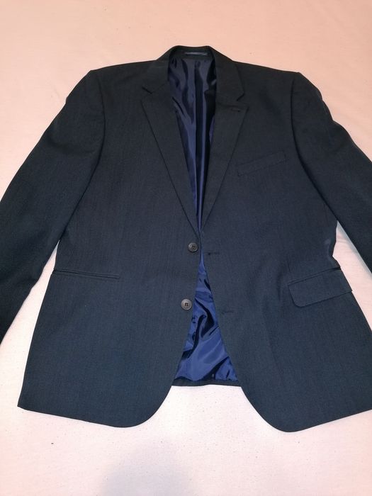 Costum bleumarin C&A pentru ocazii speciale