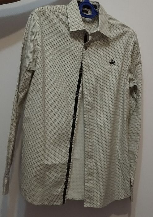 Мужская рубашка polo новая размер м продам дёшево.