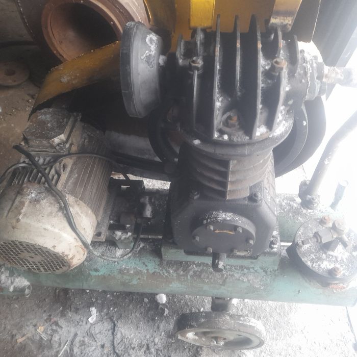 Компрессор воздушный двух цилиндровыи