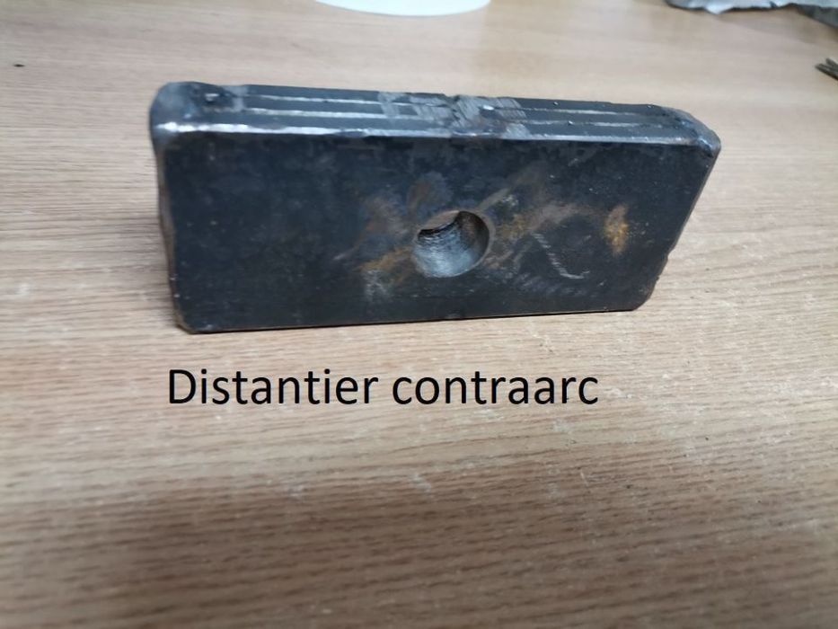 Distantier contraarcuri Iveco.  CA  006
