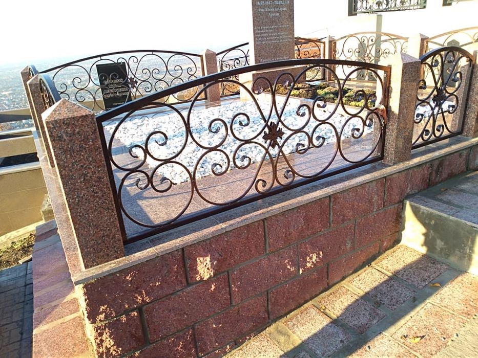 Памятники , мемореальные комплексы