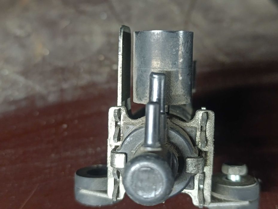 Вакум клапан турбо Тойота / Toyota 1,4D4D 25819-330**