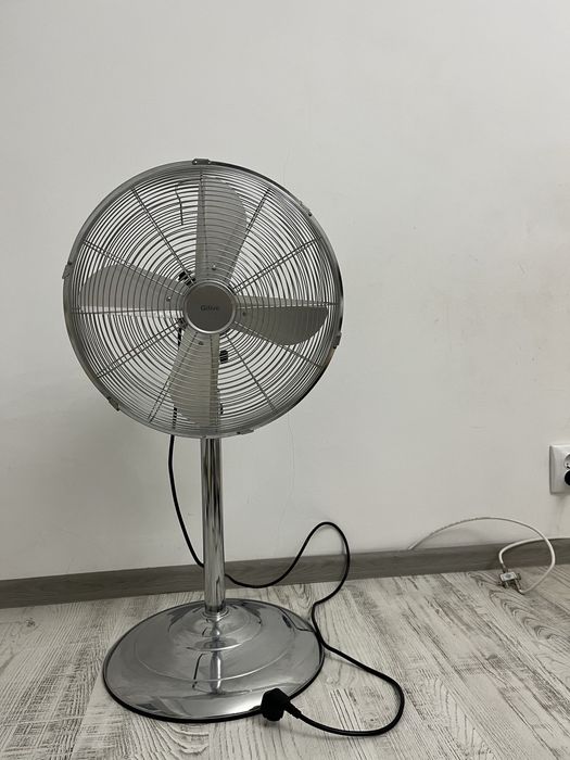 Ventilator de podea Qilive 50W, 3 viteze, oscilatie, argintiu inox