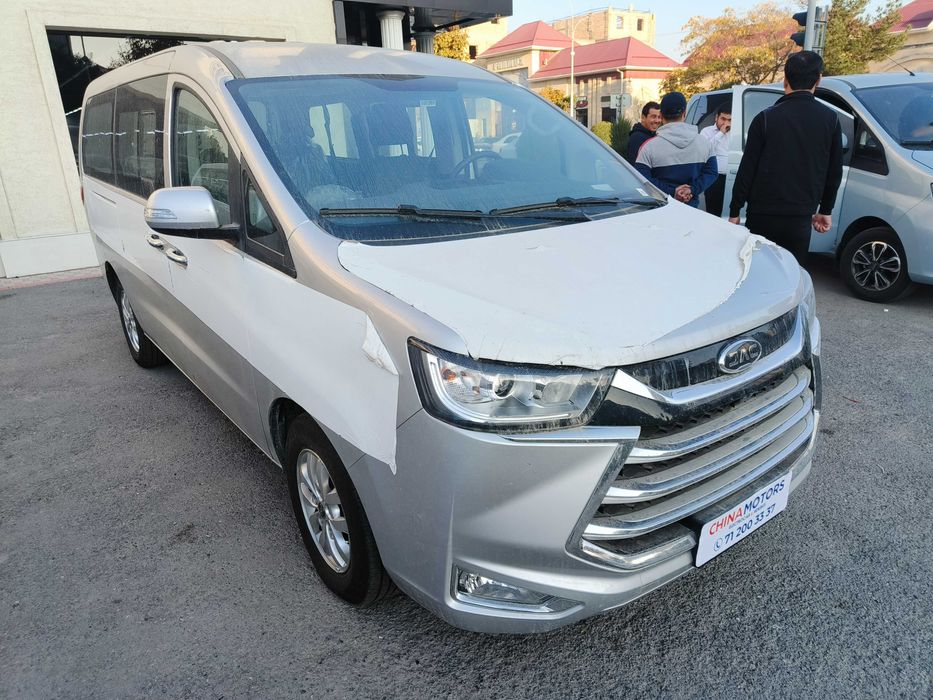 JAC M4 8+1 seats minnivan