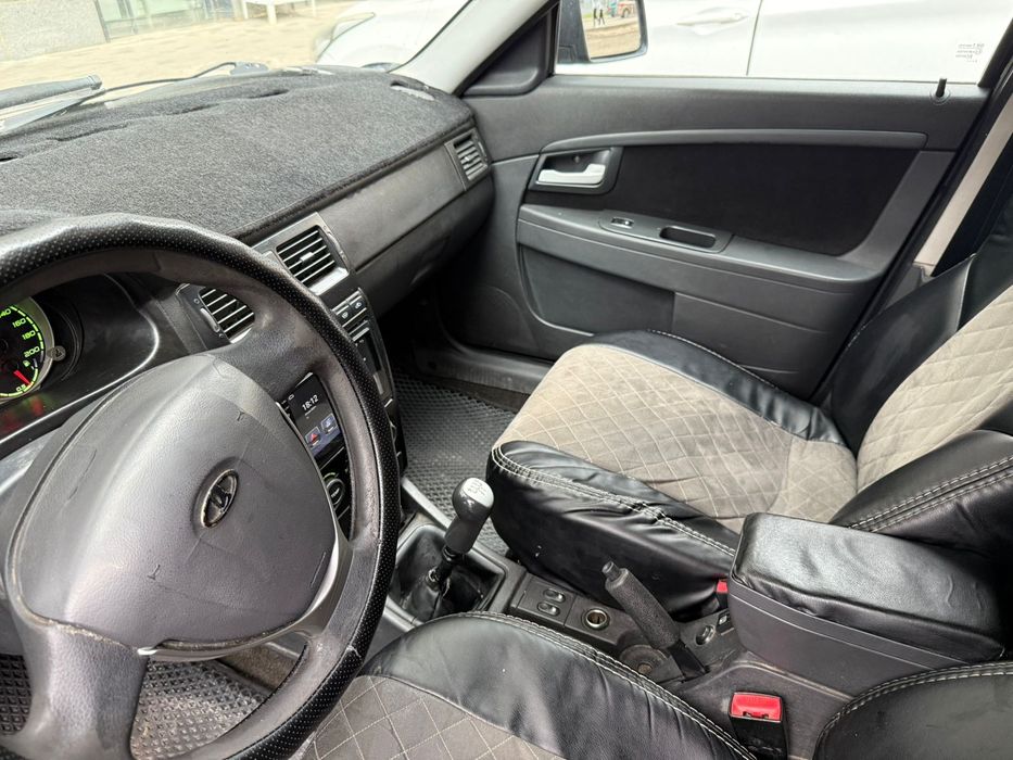 Приора хэтчбек люкс плюс