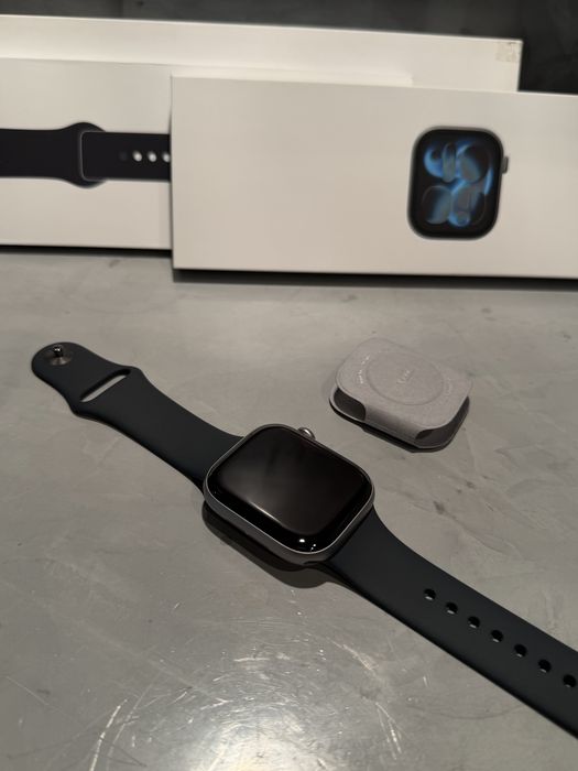 ЧИСТО НОВ Apple Watch Series 11 46 mm Space Gray