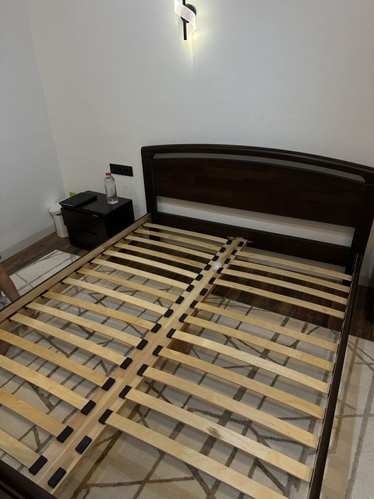 Продаю двуспальную кровать