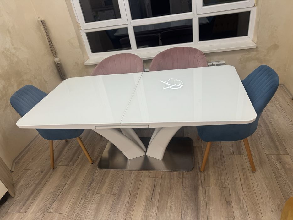 Бяла разтегателна маса