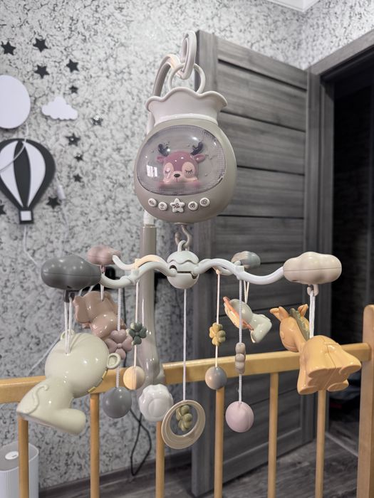 Продам мобиль на кроватку