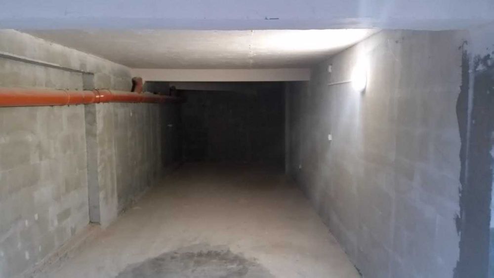 Дава се под наем Гараж / Паркомясто в Варна, Автогара - 39 кв.м за 229.5 € - Снимка #1