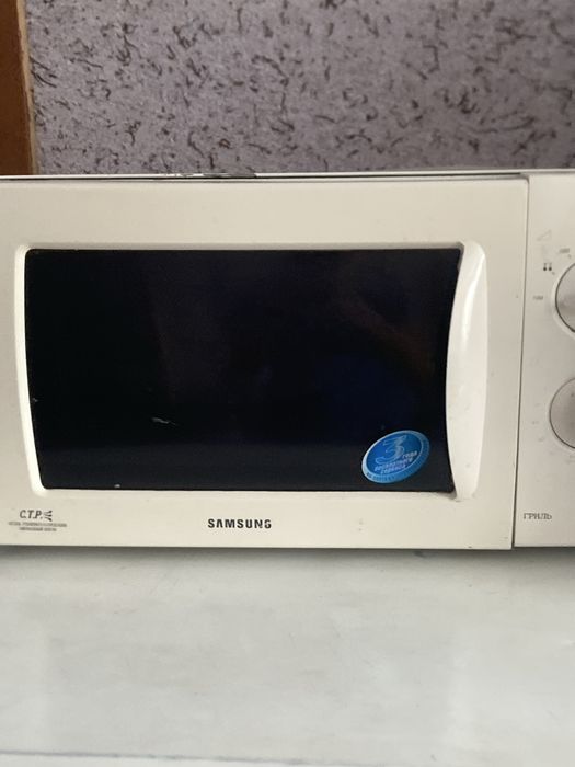 Холодильник и микровольная печь