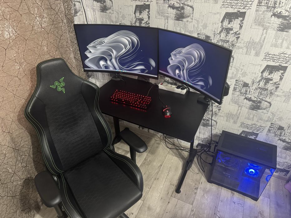 Все продать! Пк и две мониторы и тд