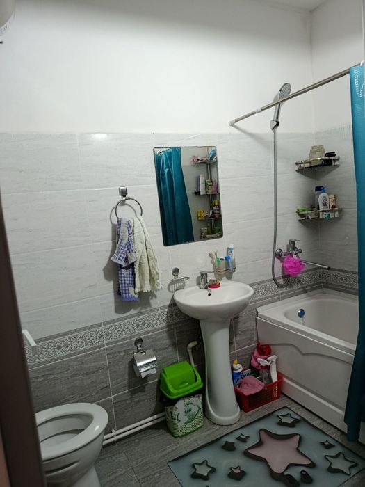 Kvartira honadon sotiladi