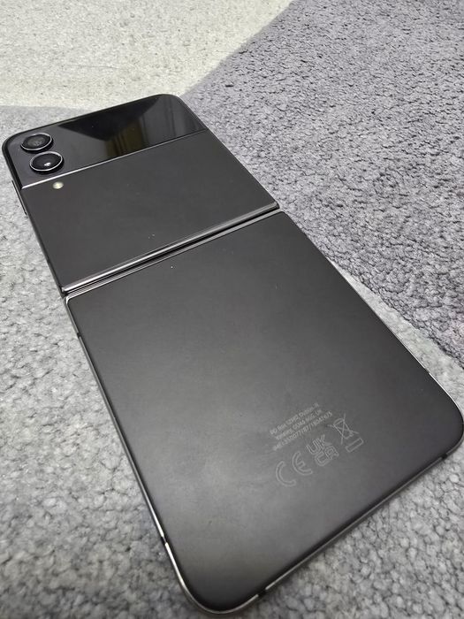 Samsung Z Flip4 - display defect