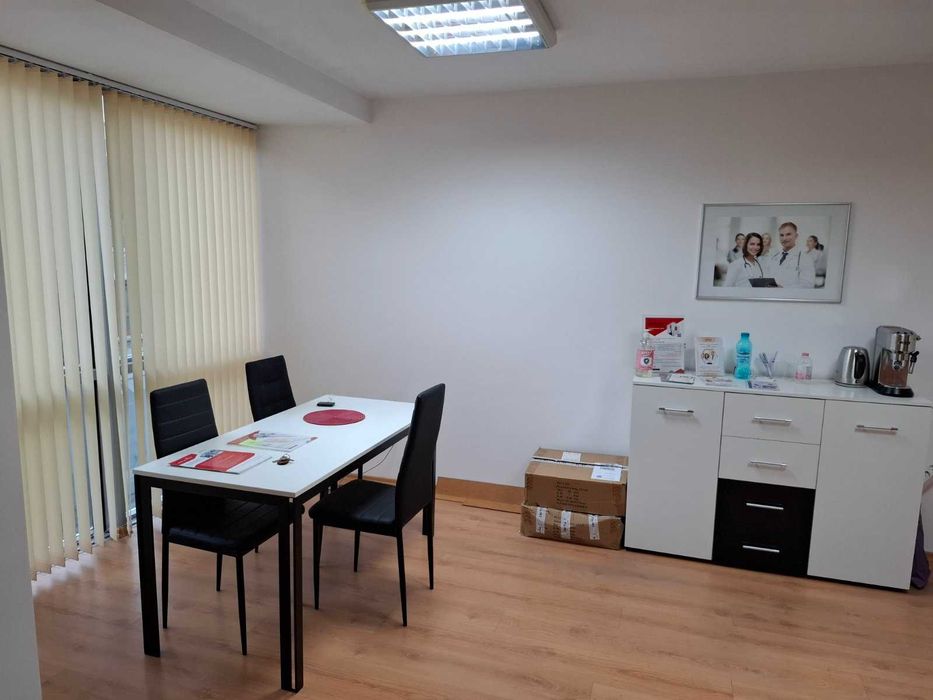 Дава се под наем Офис в Варна, Център - 37 кв.м за 350 € - Снимка #1