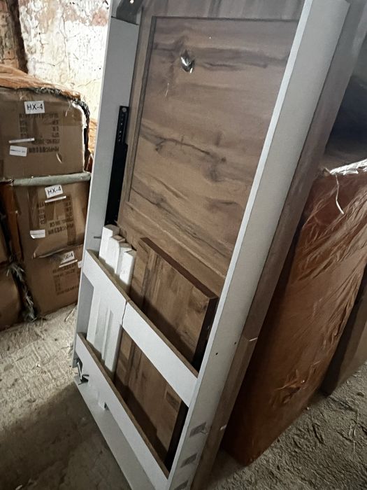 Стол с дополнительной вставкой.