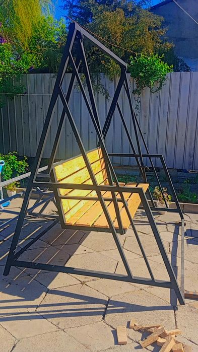 Качеля скамейка для отдыха