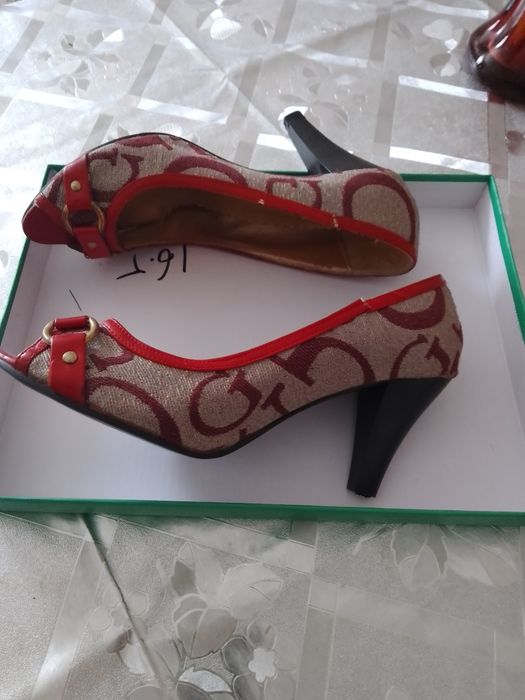 Туфли новые, на каблуках,