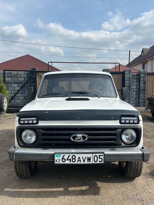Нива 2121 продам срочно