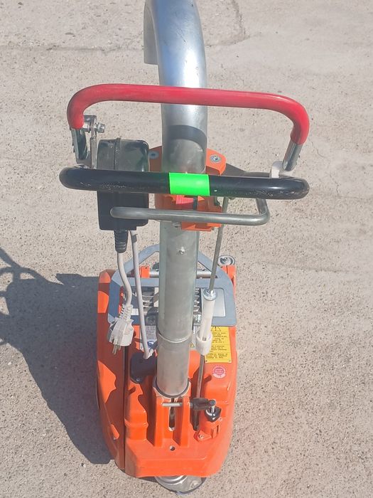 Vând mașina de rașchetat parchet Bona Scorpion