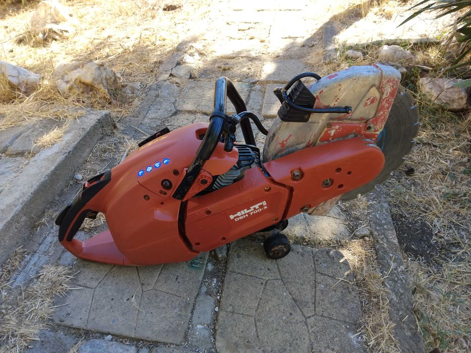 Продавам бензорез Hilti DSH 700-X