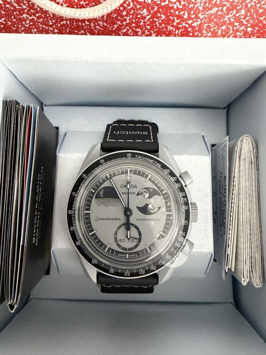 Omega x Swatch Bioceramic MoonSwatch Mission to Earth