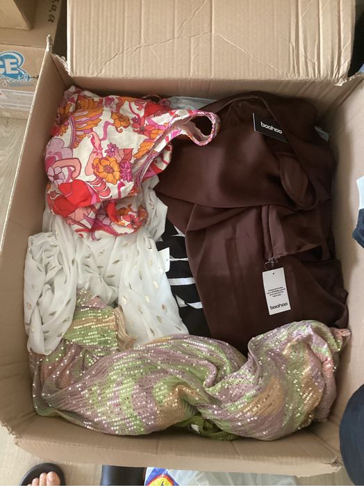Lot haine dama  outlet cu eticheta 42 de bucati