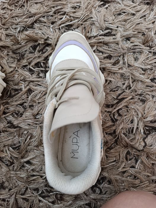 Продам кроссовки