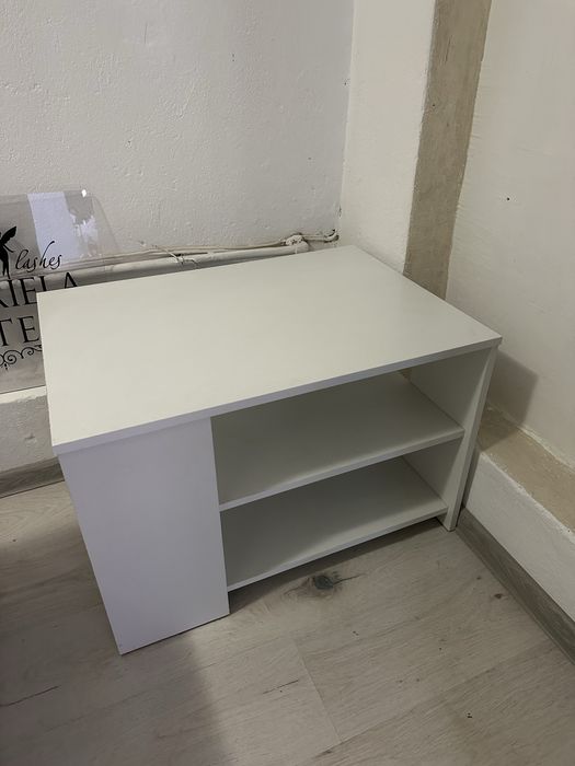 Бяла маса  с рафтове