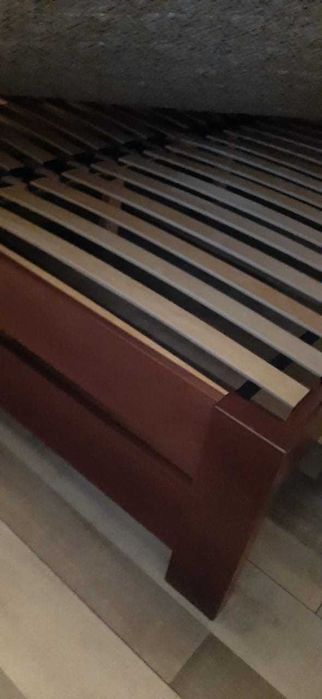 Кровать деревянная