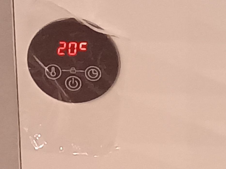 Calorifer  ceramic ,2200 w,nu usucă aer în încăpere ,temperatura conto