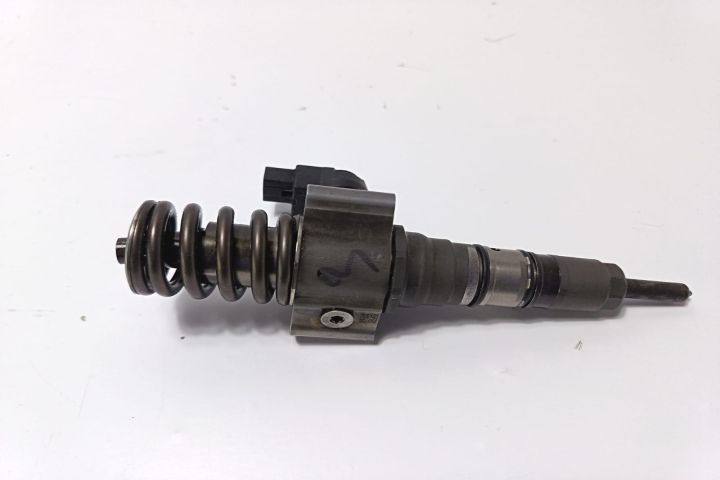 Injector 2.0 tdi 03G130073T Volkswagen VW Golf a 5-a generatie