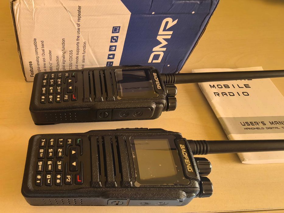 Vand o pereche de statii de emisie-receptie Baofeng DMR-1701 noi