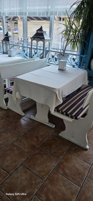 Продавам комплекти дървени маси с пейки