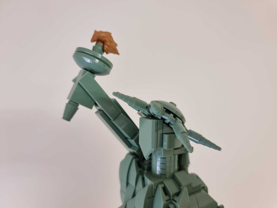 LEGO Architecture Statuia Libertatii 21042, 1685 piese