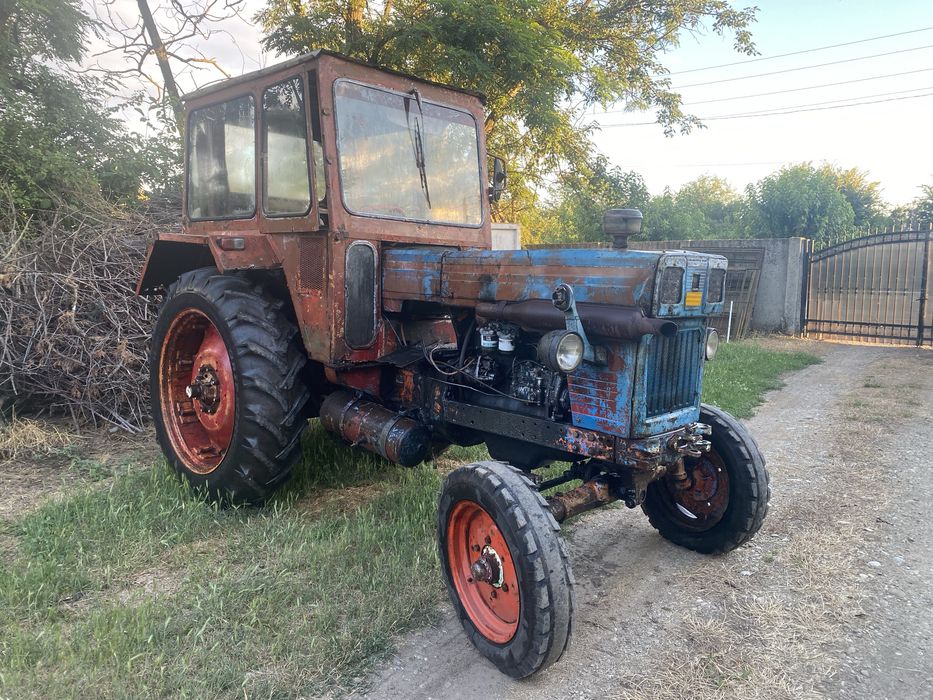 Tractor universal 650